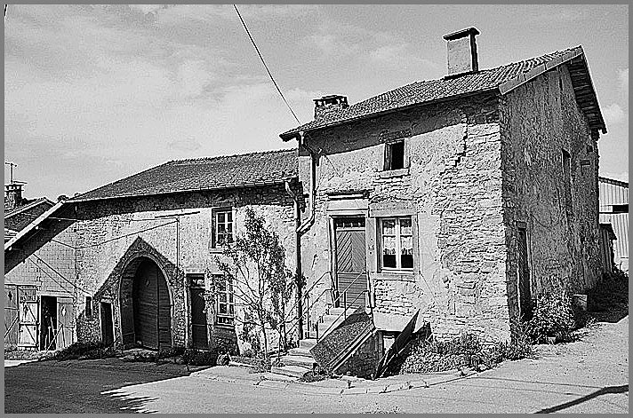 Maison de manouvrier, élévation antérieure, ensemble trois quarts droit.