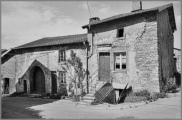 Ferme, élévation antérieure, ensemble trois quarts droit.