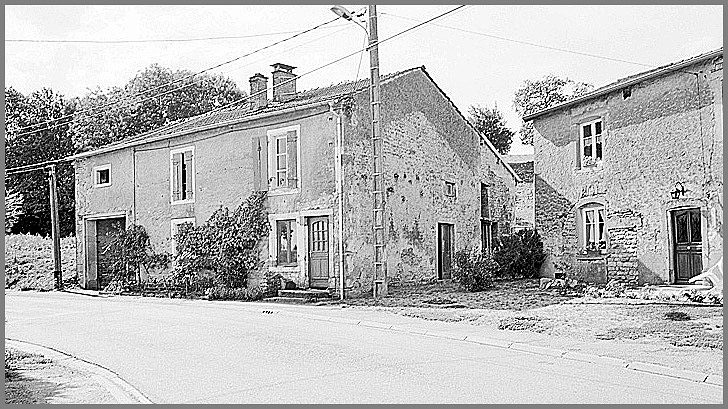 Ferme, élévation antérieure, ensemble trois quarts droit.