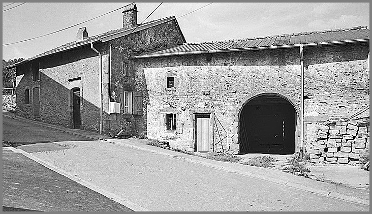 Ferme, élévation antérieure, ensemble trois quarts droit.