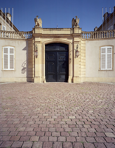 Elévation sur la place de la Préfecture, détail du portail.