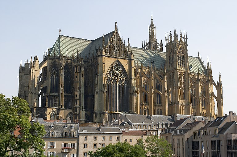 Vue de la cathédrale Saint-Etienne depuis la préfecture.