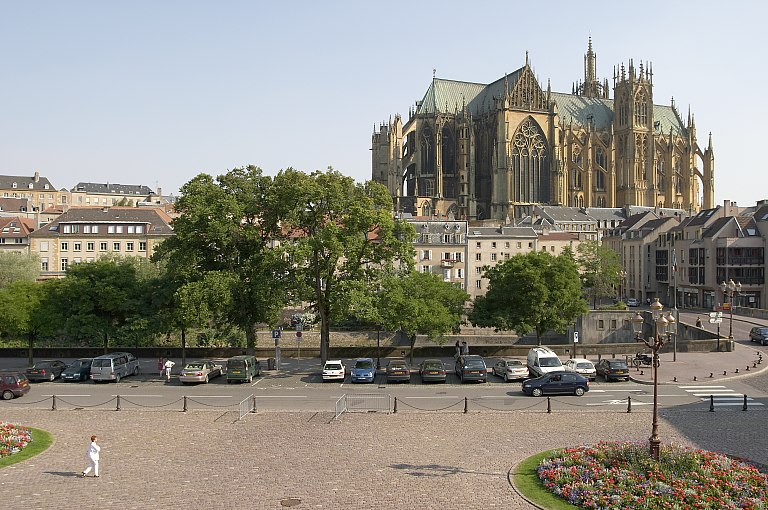 Vue des quais de la Moselle depuis la préfecture.