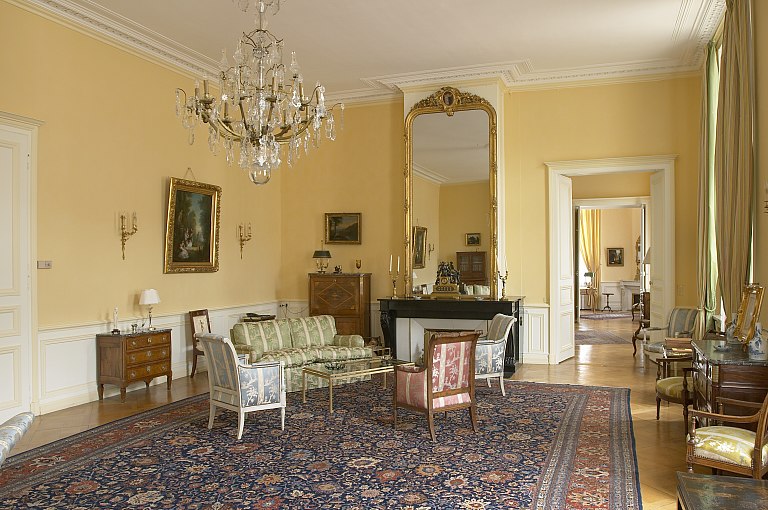 Grand salon du 1er étage (aile droite), vue d'ensemble vers les pièces du fond (actuelle suite présidentielle).