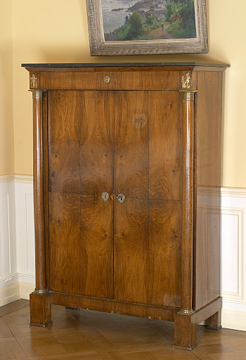 Armoire trois-quarts, style Restauration