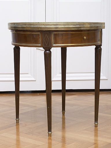 Table en cabaret, style Directoire