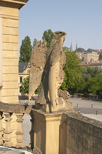 Détail d'un des deux aigles.