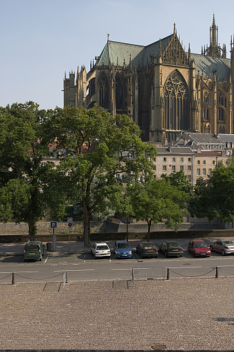 Déroulé de la vue de la ville depuis les fenêtres de la préfecture. 4e vue : le quai Félix Maréchal et la chevet de la cathédrale Saint-Etienne.