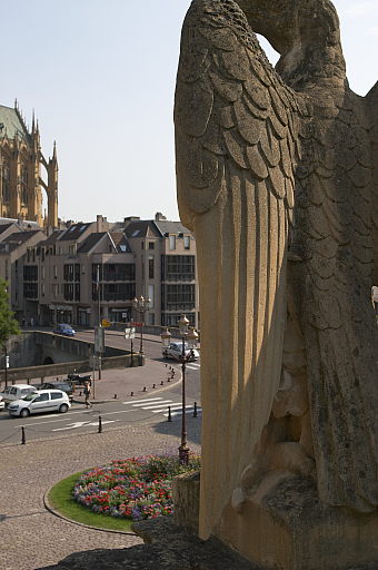 Déroulé de la vue de la ville depuis les fenêtres de la préfecture. 5e vue : le pont de la Préfecture et l'extrémité de la rue des Roches.