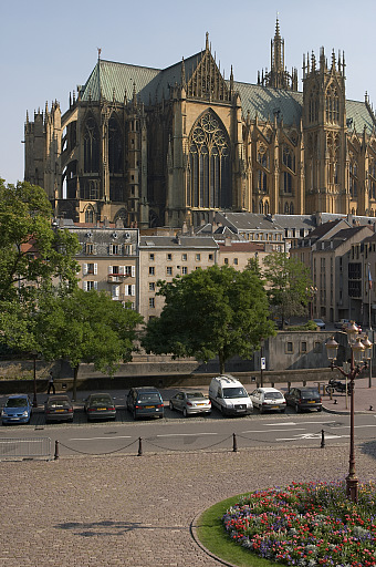 Déroulé de la vue de la ville depuis les fenêtres de la préfecture. 5e vue : le quai Félix Maréchal et la cathédrale Saint-Etienne.