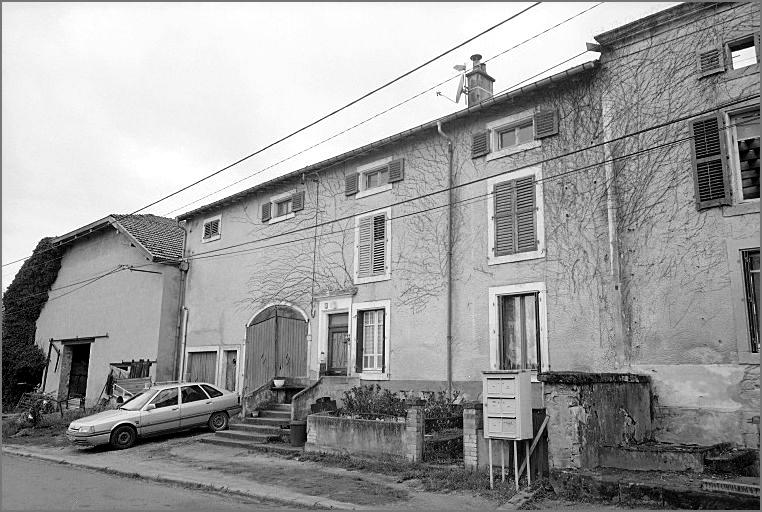 Ferme, élévation antérieure, ensemble trois quarts droit.