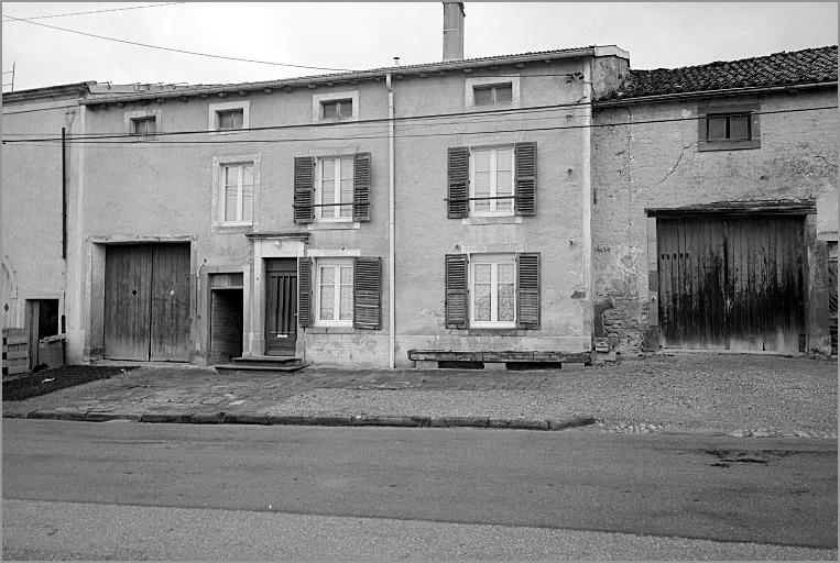 Ferme, élévation antérieure, ensemble trois quarts droit.