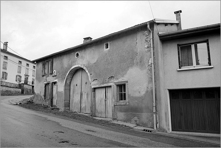 Ferme, élévation antérieure, ensemble trois quarts droit.