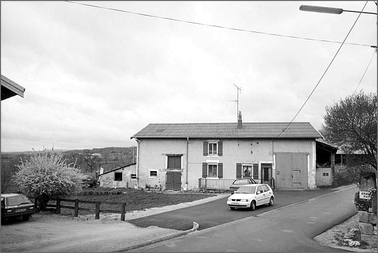 Ferme, élévation antérieure, ensemble trois quarts droit.