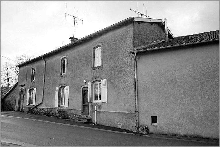 Ferme, élévation antérieure, ensemble trois quarts droit.