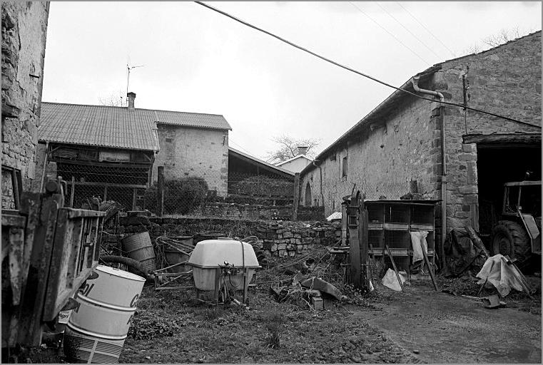 Ferme, élévation antérieure, ensemble trois quarts droit.