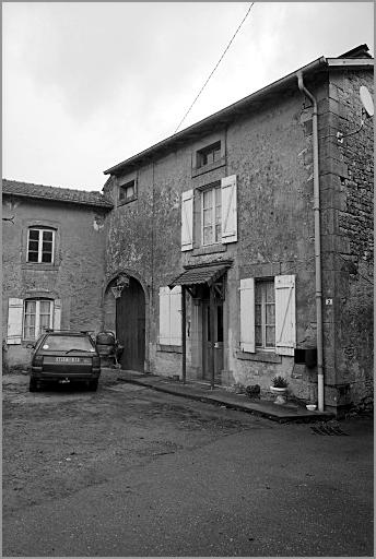 Ferme, élévation antérieure, ensemble trois quarts droit.