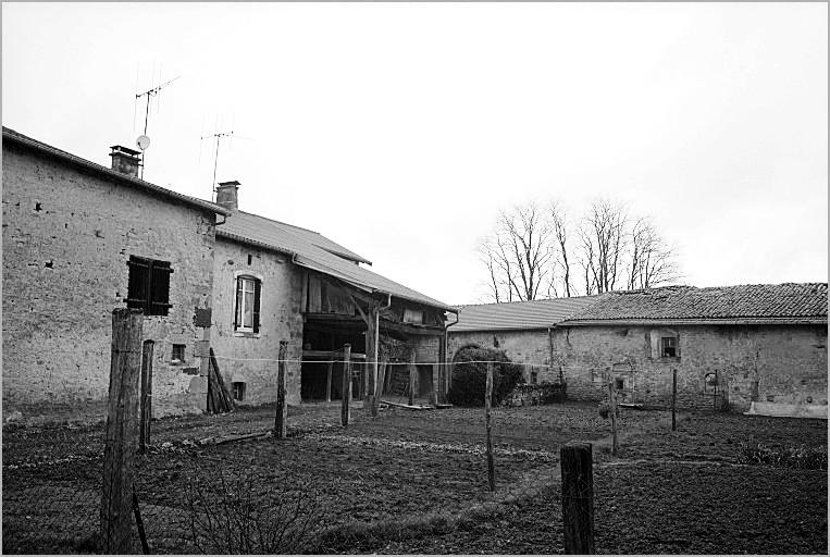 Ferme, élévation postérieure, ensemble trois quarts gauche.