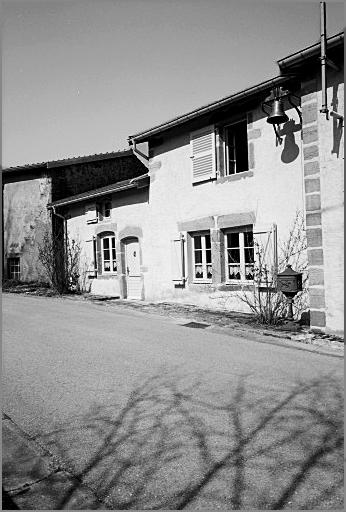 Maison de manouvrier, élévation antérieure, ensemble trois quarts droit.