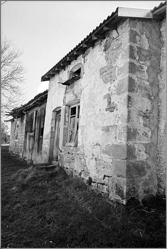 Ferme, élévation antérieure, ensemble trois quarts droit.
