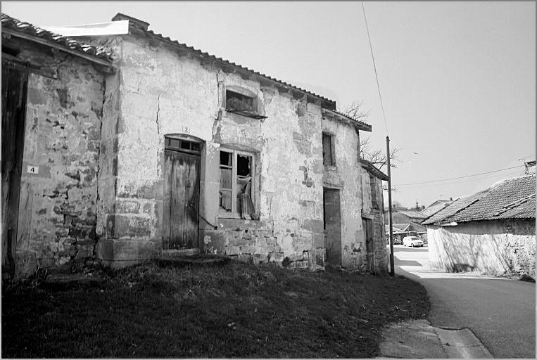 Ferme, élévation antérieure, ensemble trois quarts gauche.