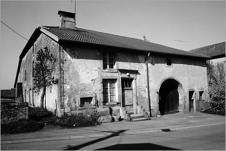 Ferme, élévation antérieure, ensemble trois quarts gauche.