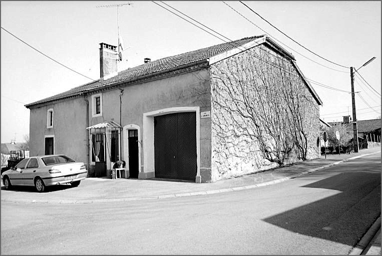 Ferme, élévation antérieure, ensemble trois quarts droit.