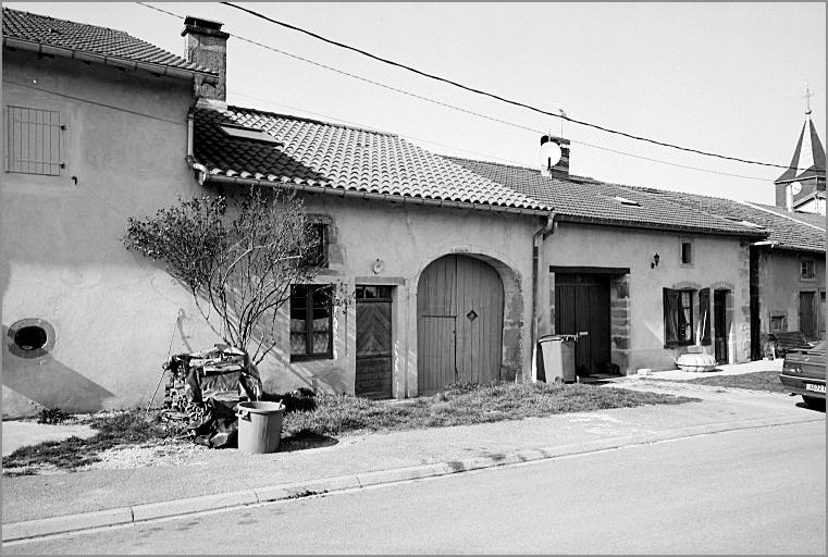 Ferme, élévation antérieure, ensemble trois quarts gauche.
