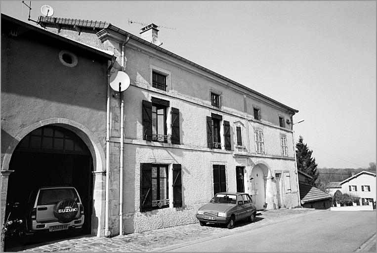 Ferme, élévation antérieure, ensemble trois quarts gauche.