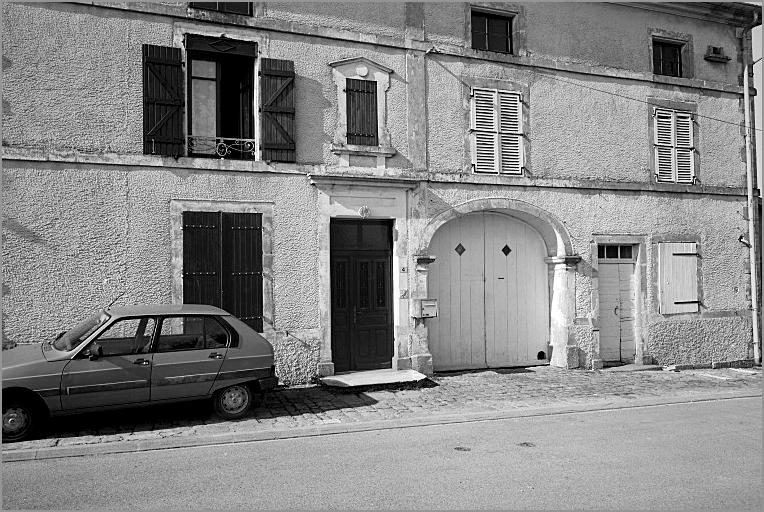 Ferme, élévation antérieure, ensemble trois quarts gauche.