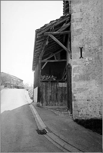 Ferme, élévation latérale droite, détail : appentis, ensemble trois quarts gauche.