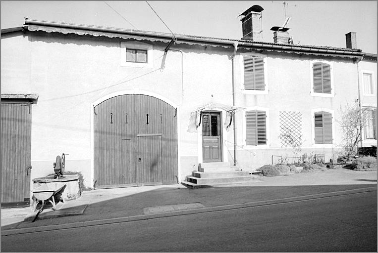 Ferme, élévation antérieure, ensemble trois quarts gauche.