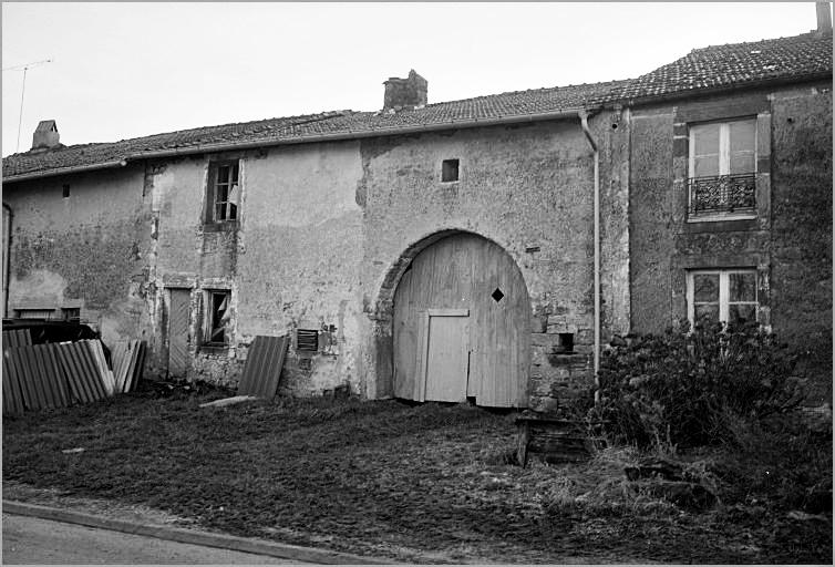 Ferme, élévation antérieure, ensemble trois quarts droit.