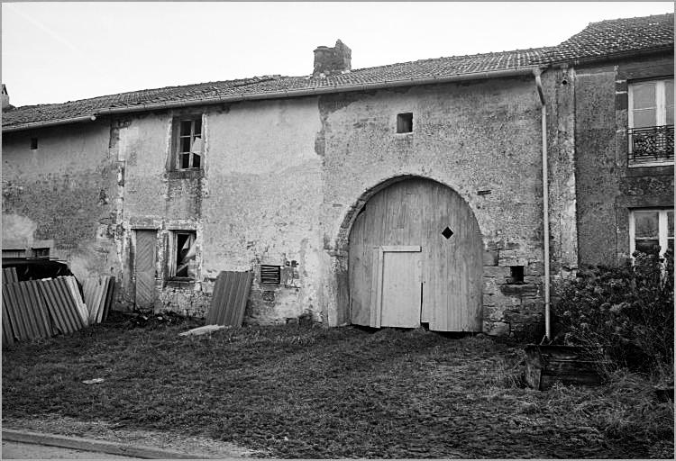 Ferme, élévation antérieure, ensemble trois quarts droit.