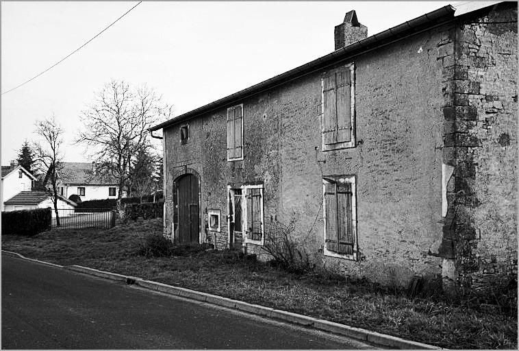 Ferme, élévation antérieure, ensemble trois quarts droit.