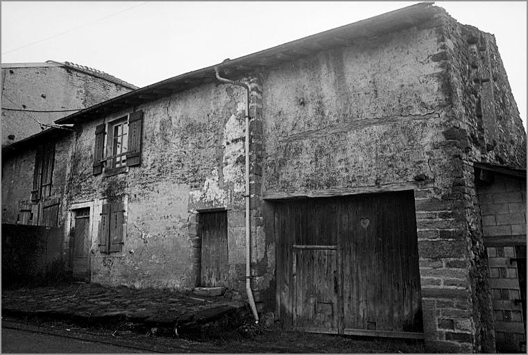 Ferme, élévation antérieure, ensemble trois quarts droit.