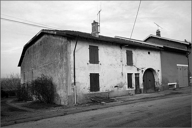 Ferme, élévation antérieure, ensemble trois quarts gauche.