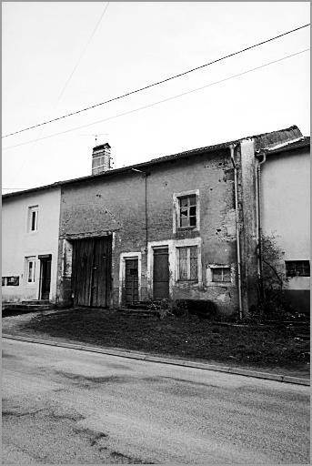 Ferme, élévation antérieure, ensemble trois quarts droit.