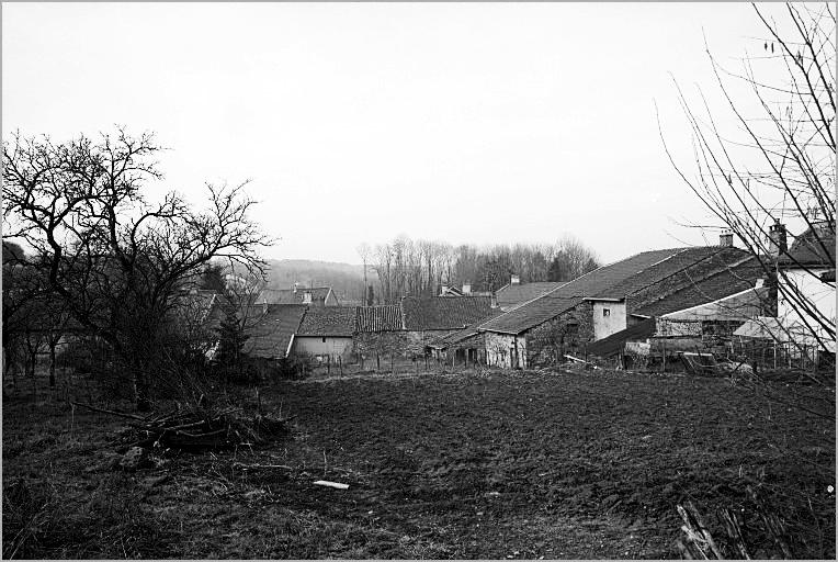Vue du village depuis la rue du Puits.