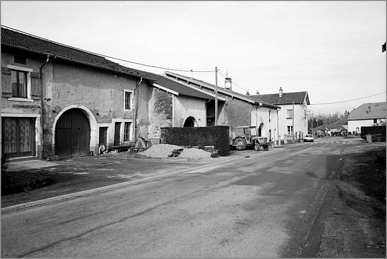 Ferme, élévation antérieure, ensemble trois quarts gauche.
