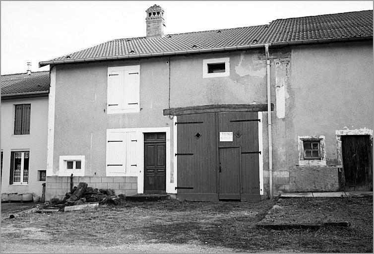 Ferme, élévation antérieure, ensemble trois quarts droit.