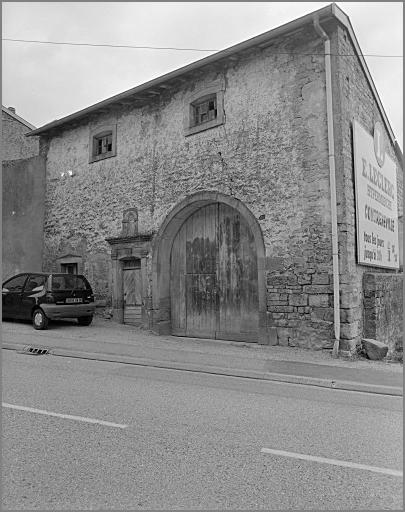 Ferme, élévation antérieure, ensemble trois quarts droit.