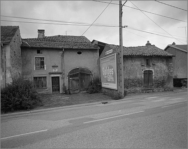 Ferme, élévation antérieure, ensemble trois quarts gauche.