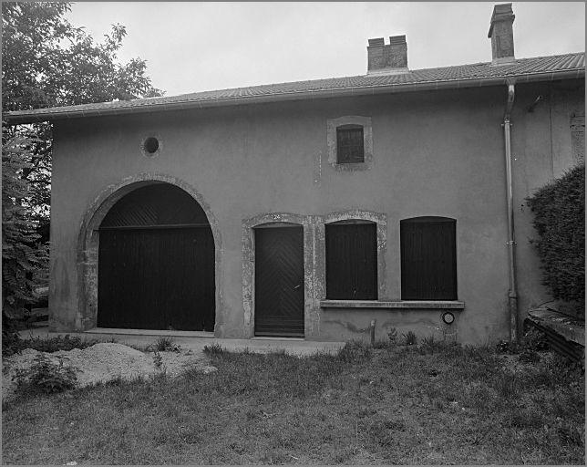 Ferme, élévation antérieure, ensemble trois quarts droit.