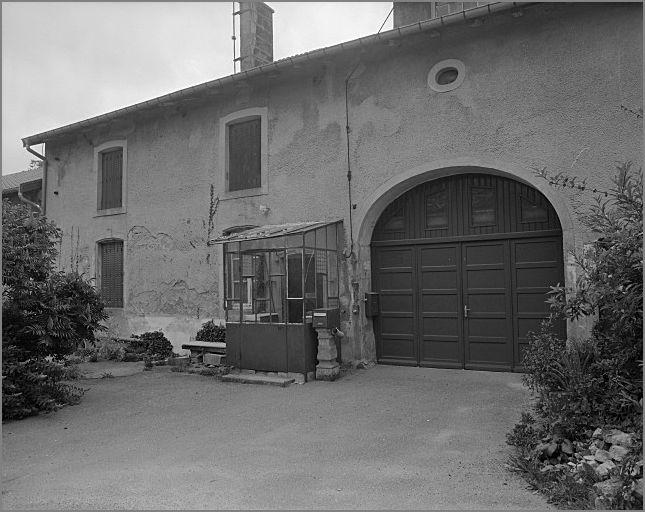 Ferme, élévation antérieure, ensemble trois quarts droit.