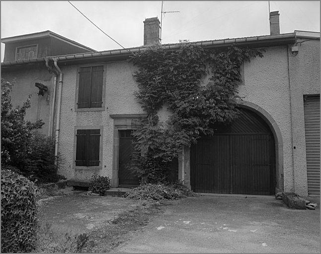Ferme, élévation antérieure, ensemble trois quarts droit.