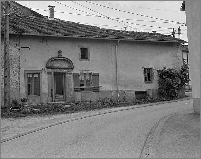 Ferme, élévation antérieure, ensemble trois quarts gauche.