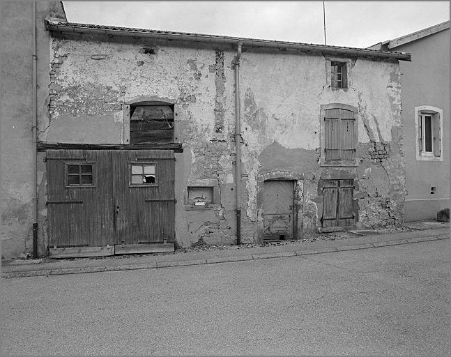 Ferme, élévation antérieure, ensemble trois quarts gauche.