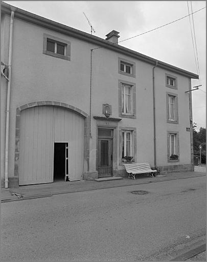 Ferme, élévation antérieure, ensemble trois quarts gauche.