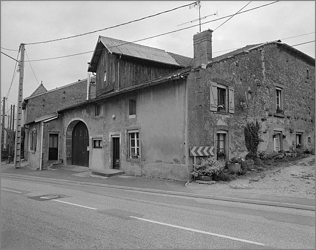 Ferme, élévation antérieure, ensemble trois quarts droit.